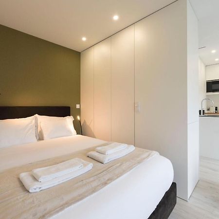 Lovelystay - Modern Loft With Gym & Free Parking Minutes Away From Cbd 포르투 외부 사진