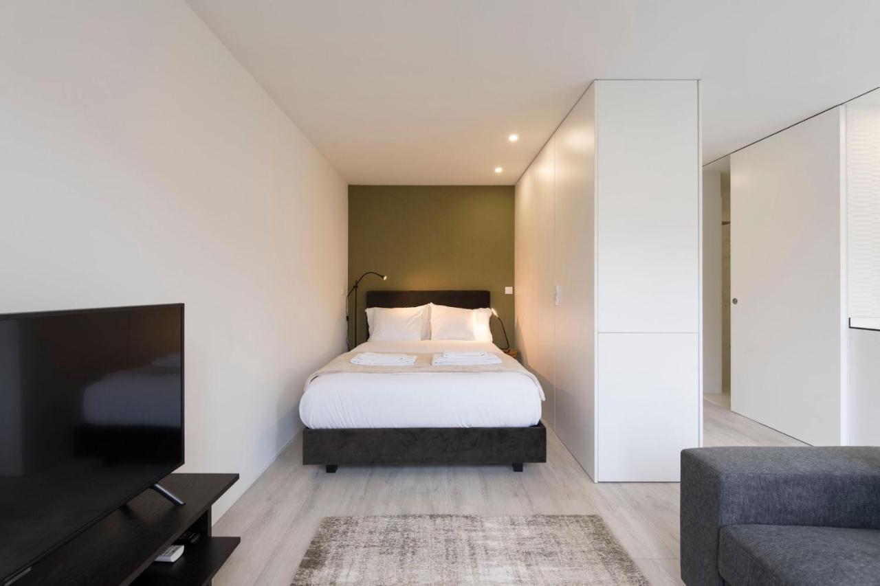 Lovelystay - Modern Loft With Gym & Free Parking Minutes Away From Cbd 포르투 외부 사진