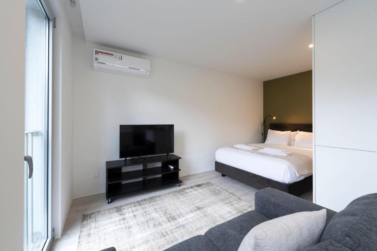 Lovelystay - Modern Loft With Gym & Free Parking Minutes Away From Cbd 포르투 외부 사진