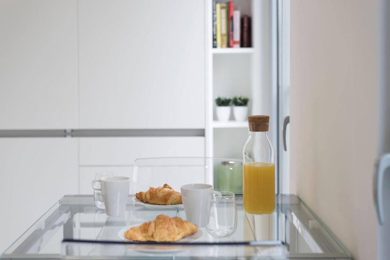 Lovelystay - Modern Loft With Gym & Free Parking Minutes Away From Cbd 포르투 외부 사진