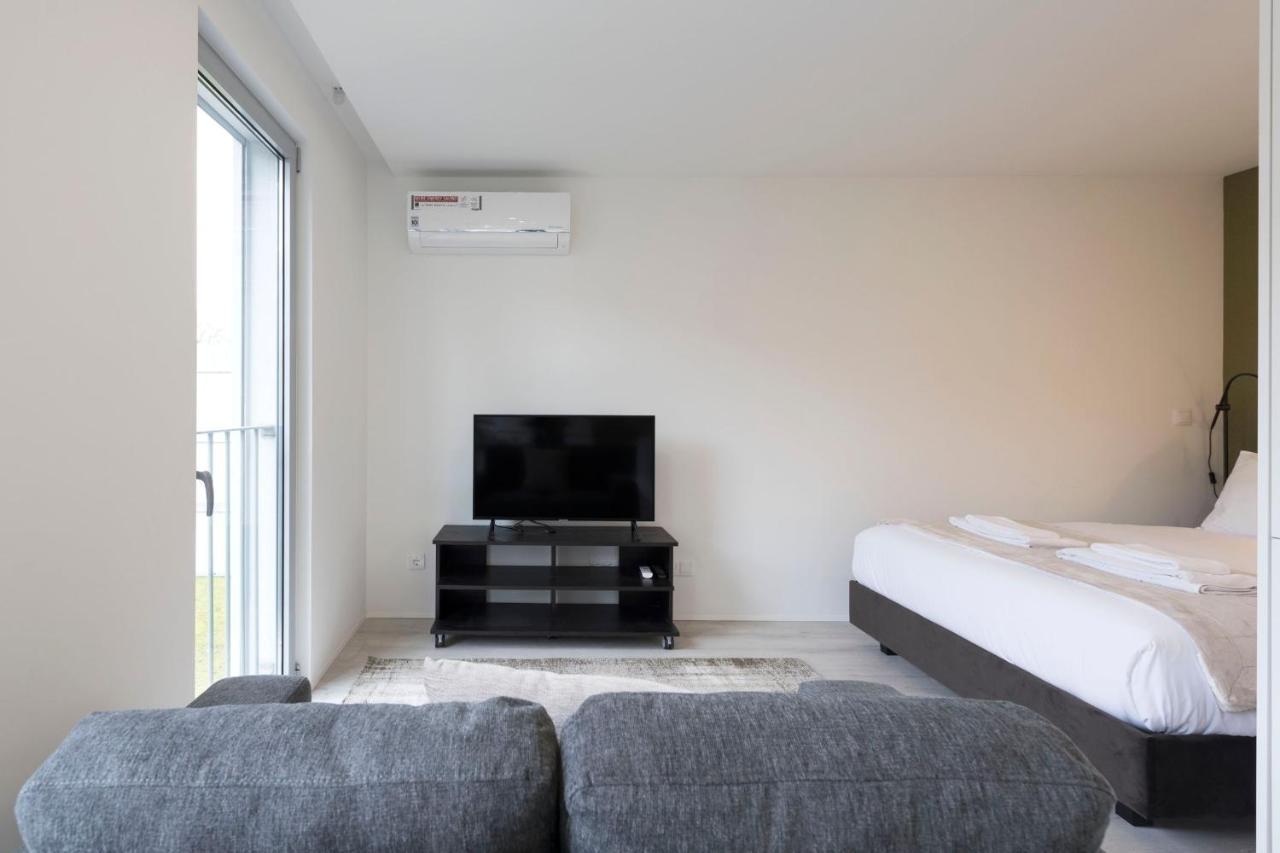 Lovelystay - Modern Loft With Gym & Free Parking Minutes Away From Cbd 포르투 외부 사진