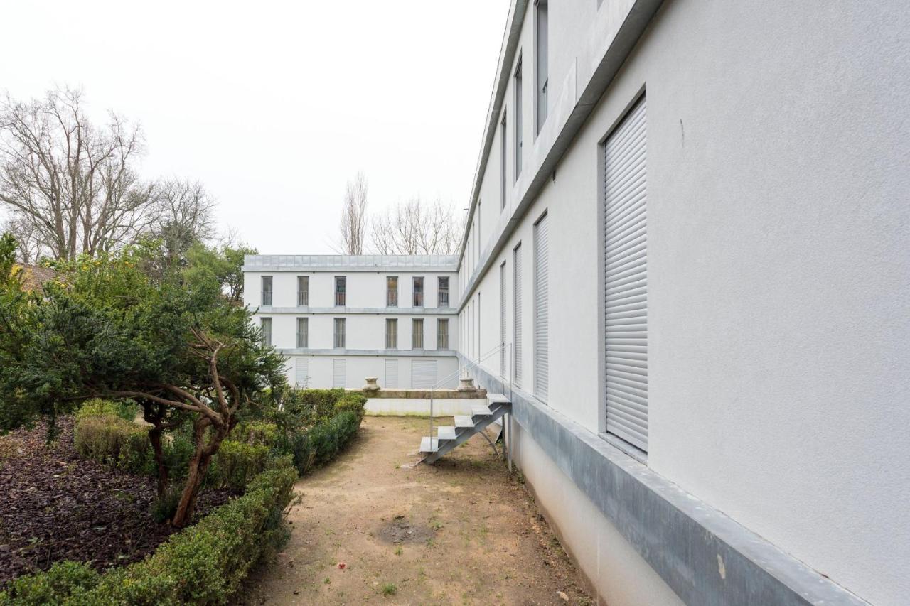Lovelystay - Modern Loft With Gym & Free Parking Minutes Away From Cbd 포르투 외부 사진