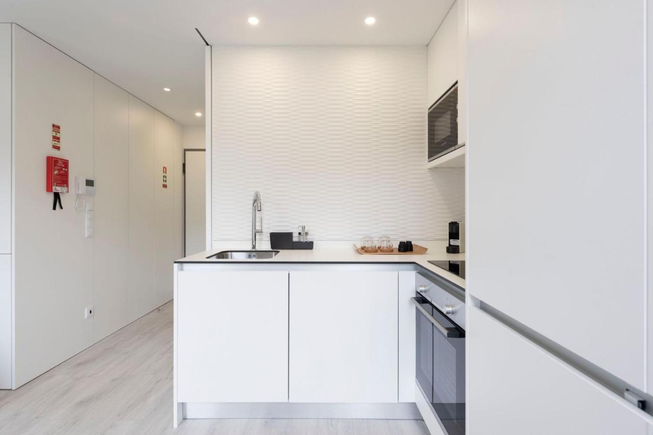 Lovelystay - Modern Loft With Gym & Free Parking Minutes Away From Cbd 포르투 외부 사진