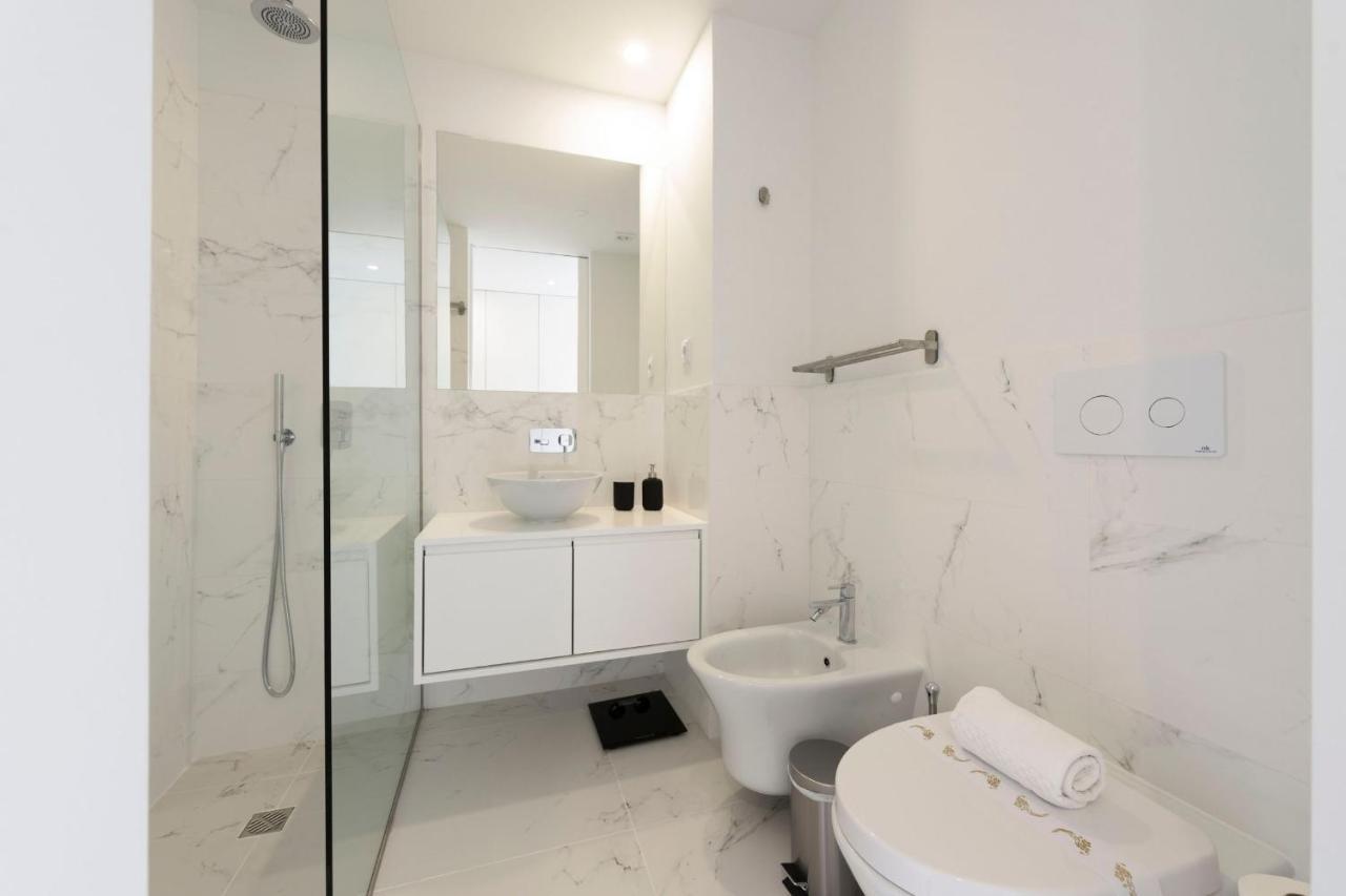 Lovelystay - Modern Loft With Gym & Free Parking Minutes Away From Cbd 포르투 외부 사진