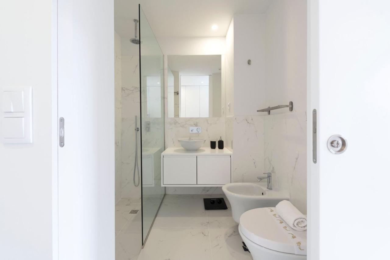 Lovelystay - Modern Loft With Gym & Free Parking Minutes Away From Cbd 포르투 외부 사진
